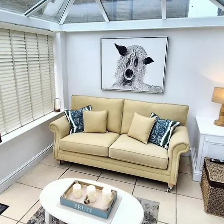 Cosy Nr Whalley *