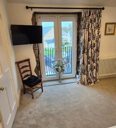 Cosy Nr Whalley *